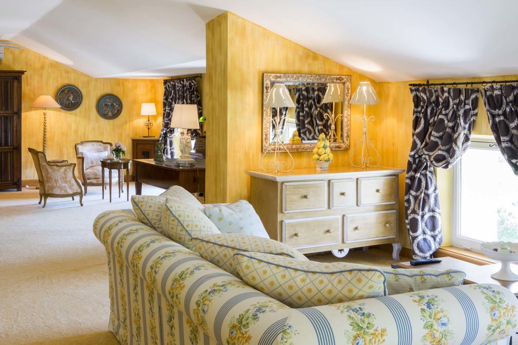 Chateau Talaud Loriol-du-Comtat Room photo